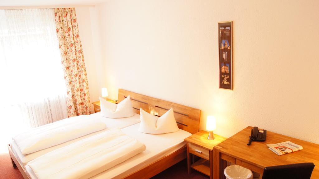 Hotel Garni Am Hechenberg Mainz Bagian luar foto