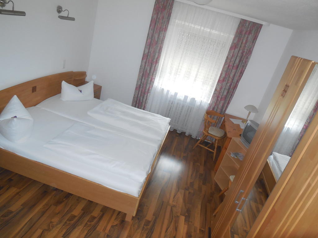Hotel Garni Am Hechenberg Mainz Ruang foto