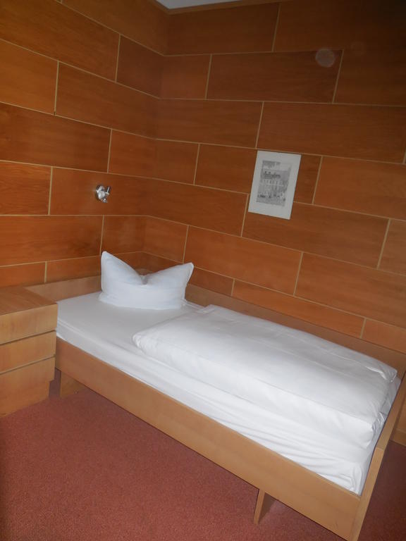 Hotel Garni Am Hechenberg Mainz Ruang foto