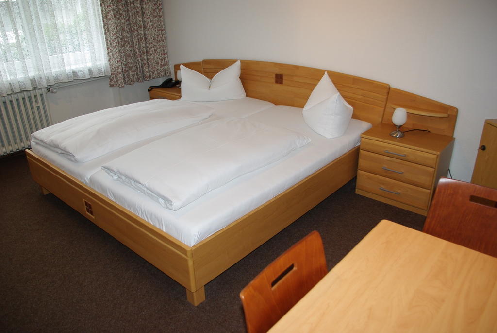 Hotel Garni Am Hechenberg Mainz Ruang foto
